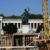 The construction of the Käfer tent in front of the Bavaria statue